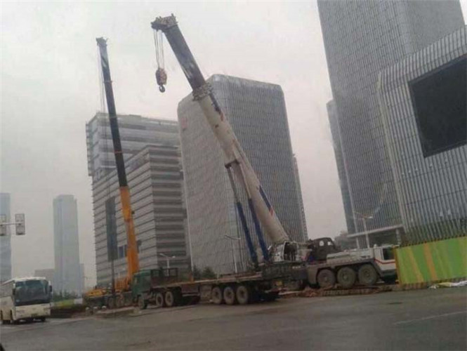 石台县“自动找平”—— 吊车的 “平地神器” 技术